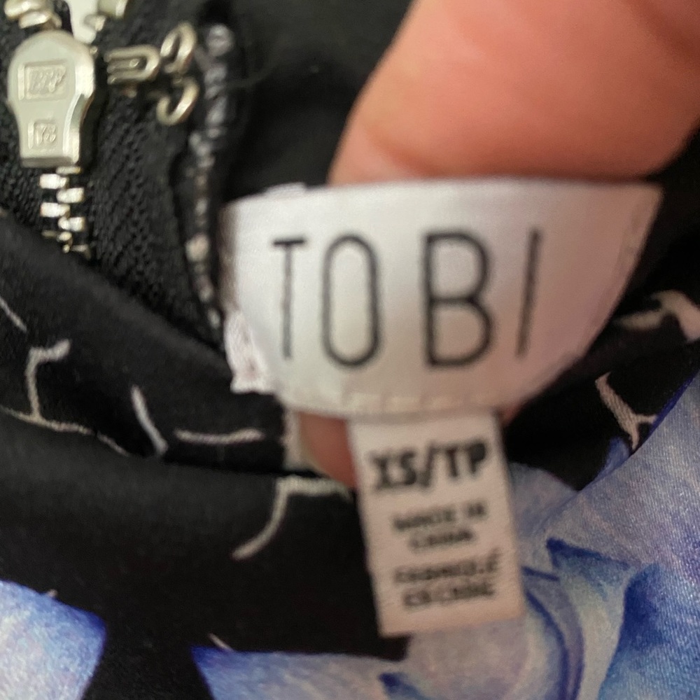 Tobi brand mini skirt. Funky flora pattern - Picture 3 of 3